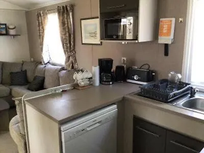 Mobilhome Au Bord De Kemping *